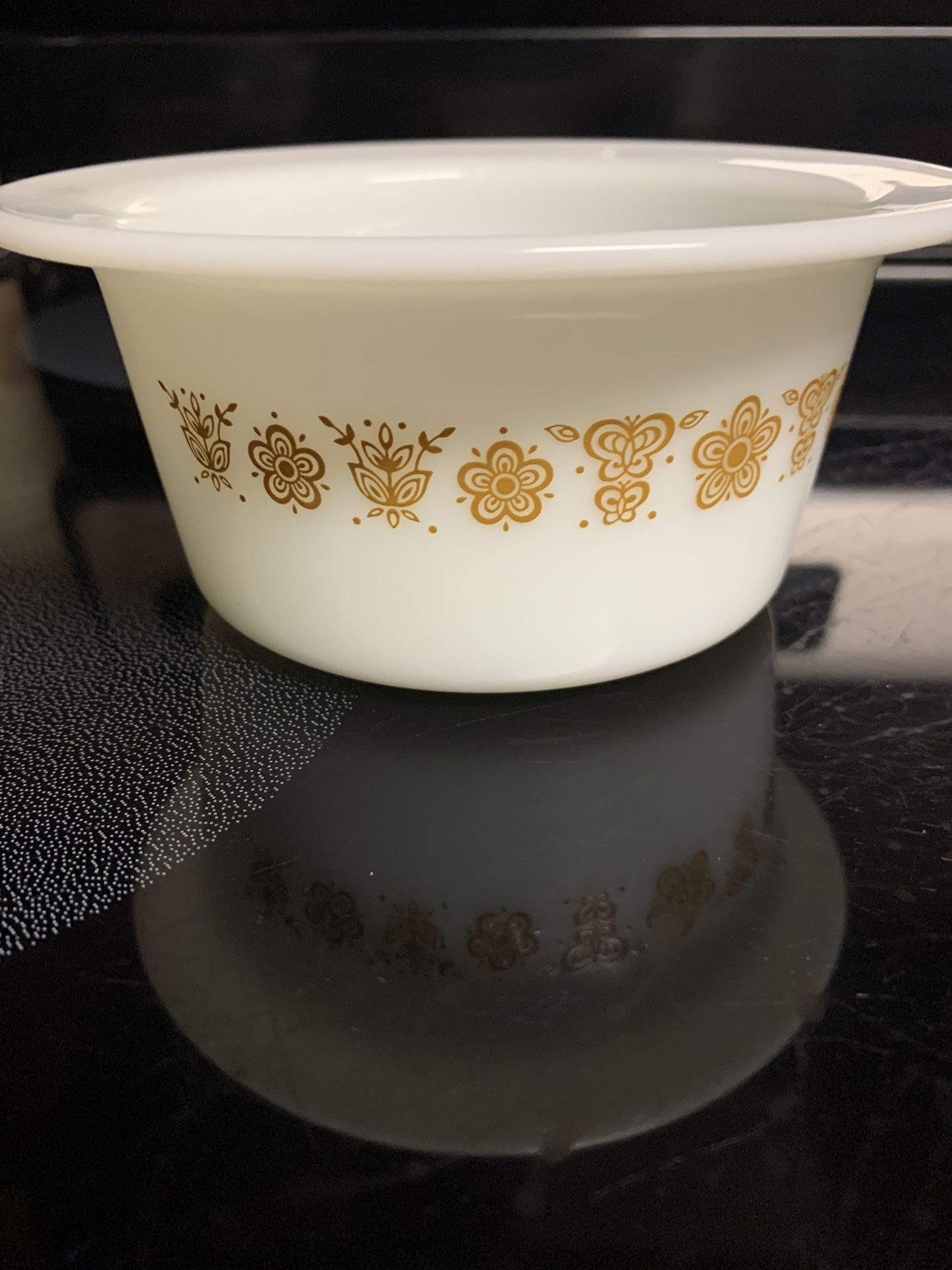 Small Vintage Pyrex Bowl