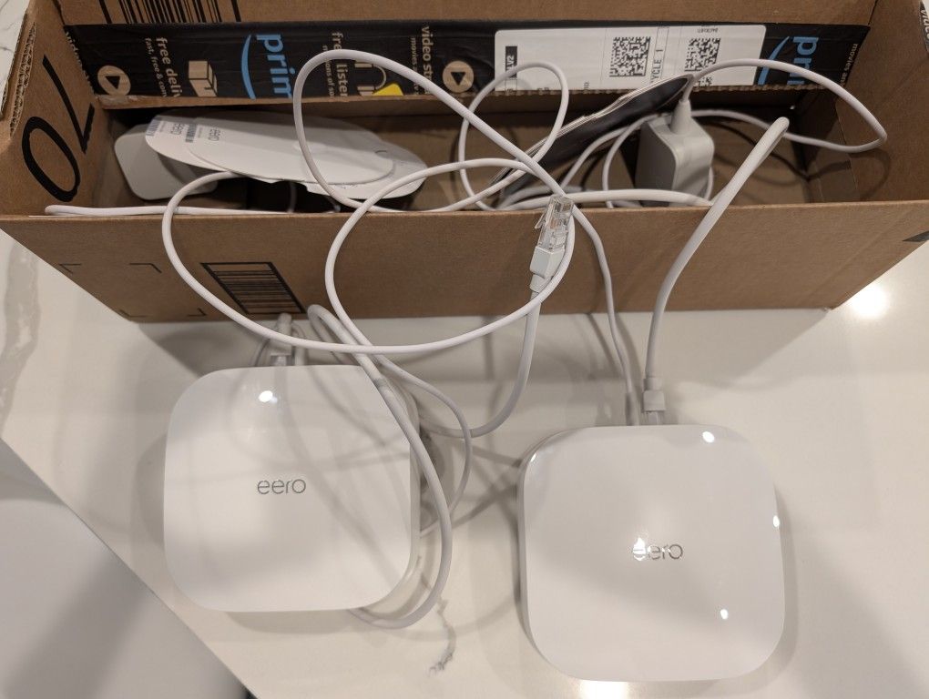 Eero Pro 6 tri-band mesh Wi-Fi 6 router (2)