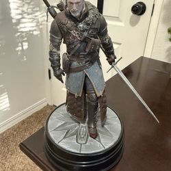 The Witcher 3: Wild Hunt Geralt Grandmaster Ursine 9.5-Inch PVC Statue Figure