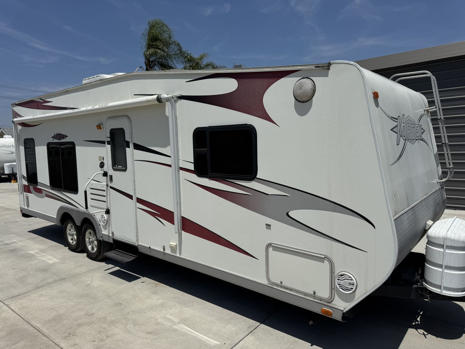 2010 Vortex 25FS toy hauler clean !
