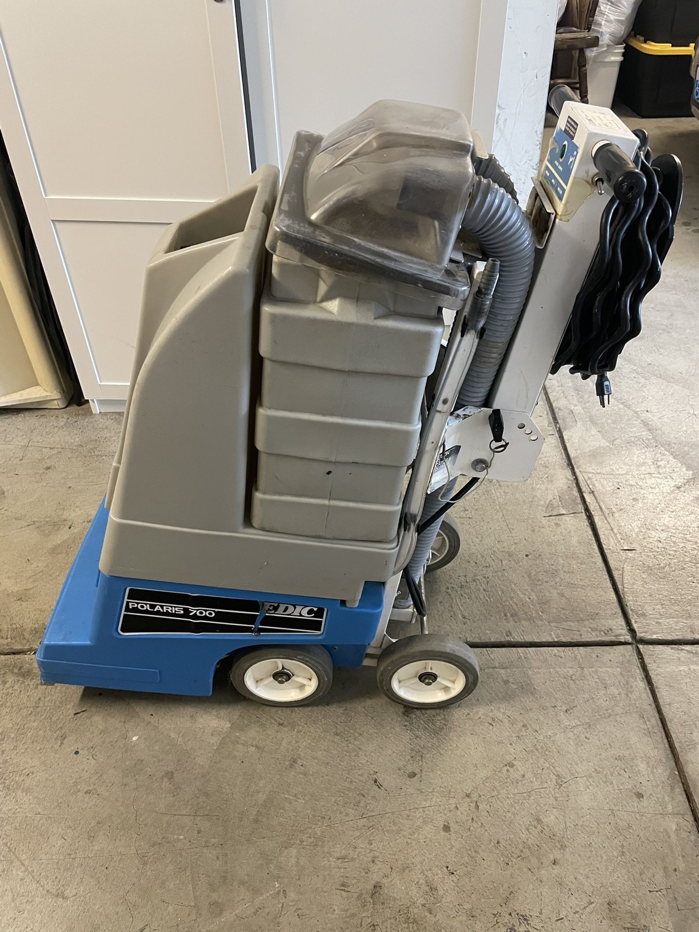 Polaris 700 Carpet Cleaning Machine