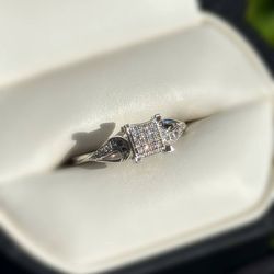 Jewelry 10k solid white gold diamonds 0.16CTW ring sz 7.00