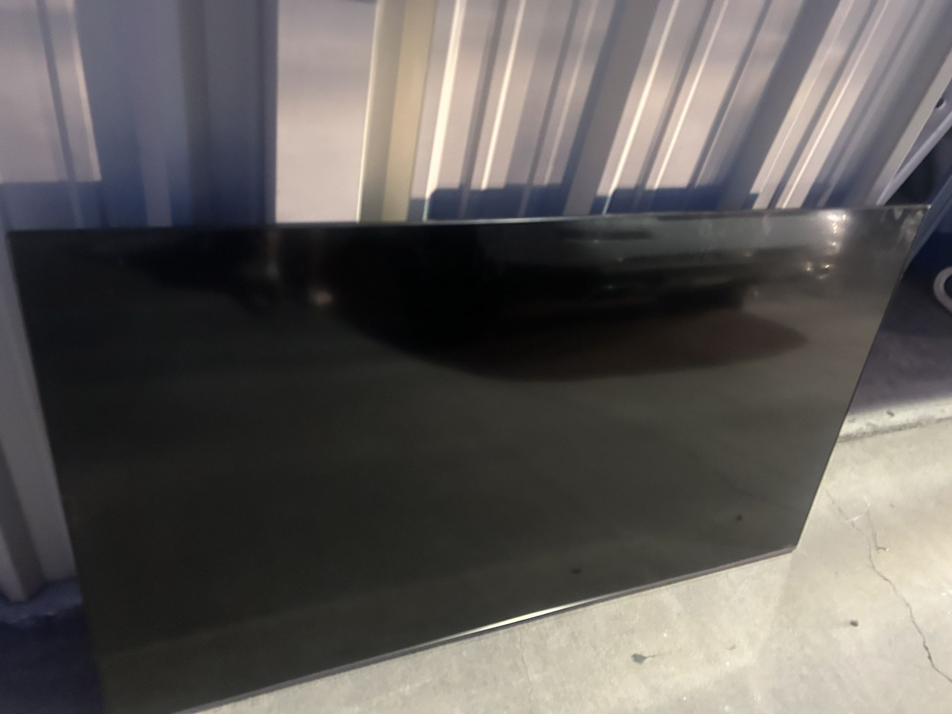 Samsung LCD Smart TV 60 Inch $250