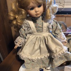 Beth Illysa #137 The Bradley Vintage Collection