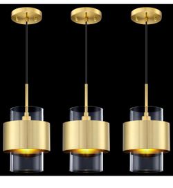 Package of 3 Hanging Lamps in gold color.  Paquete de 3 Lámparas Colgantes en color dorado
