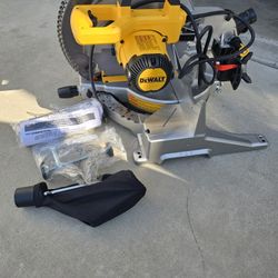 DeWalt 15 amps 12 in. Corded Compound Miter Saw