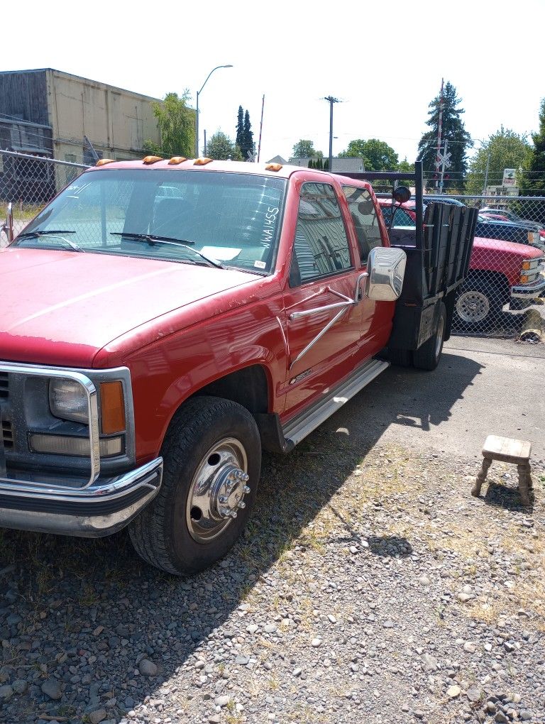 Chevy 3500 4 Door Dually Flatbed for Sale in Centralia, WA OfferUp