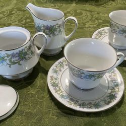 Fine Collectible Porcelain Dinnerware - Complete Service For 12