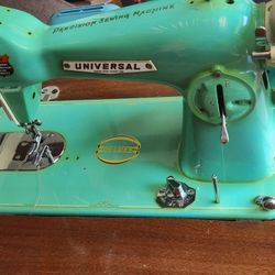 Vintage Sewing Machine Folds Into Table/desk With Drawers