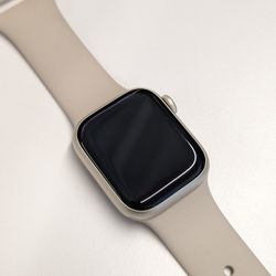 Apple Watch Series 8 - GPS / Starlight / 41mm