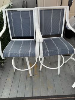 Table & Barstools