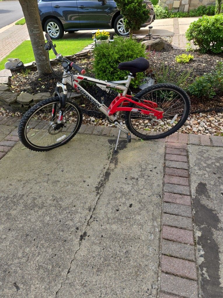 SCHWIN MOUNTAIN BIKE