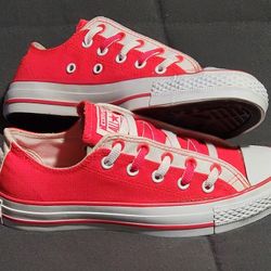 BIG KID'S SIZE 3.5Y / WOMEN'S SIZE 5: CONVERSE LOW SNEAKERS!!