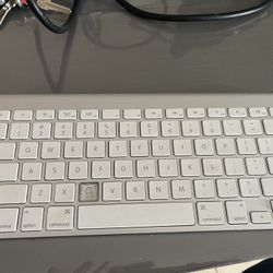 Apple Bluetooth Keyboard 