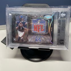 Justin Fields 2021 Certfied NFL Shield Black 1/1 Rookie Auto!