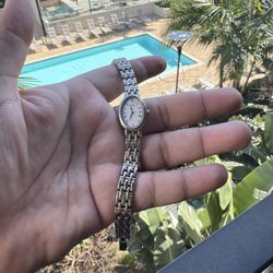 Seiko V(contact info removed) Two Tone Quartz Analog Ladies Watch Likely 1988