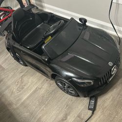 Mercedes Kid Car *BEST OFFER GETS IT FOR XMAS*
