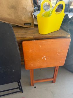 Folding eating tray