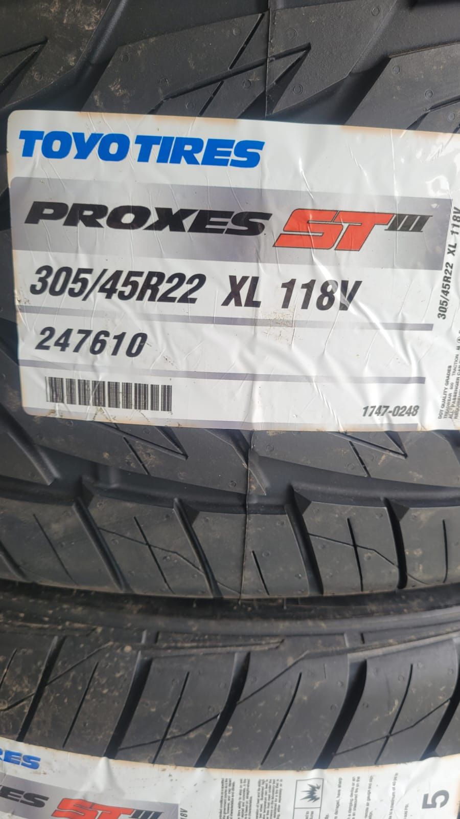 TIRES TOYO 22”