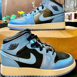 JORDAN 1 MID UNC