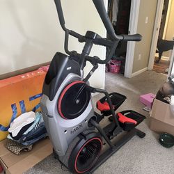 BOWFLEX ELLIPTICAL MAX TRAINER M5 - Like New