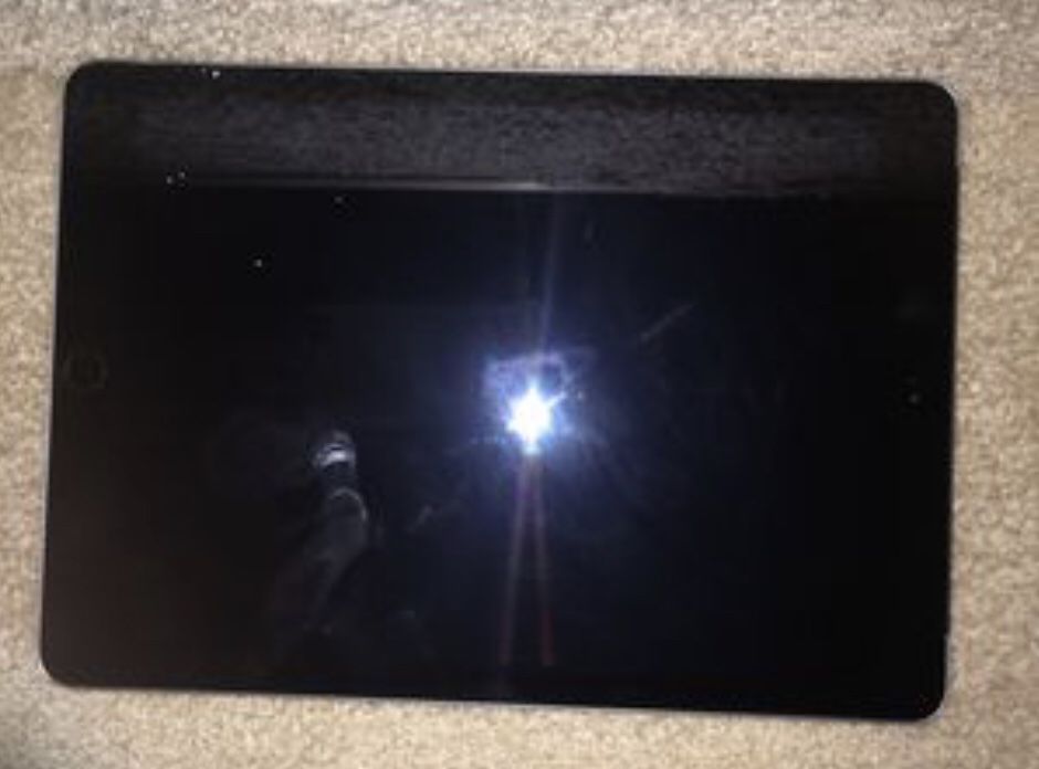 Apple iPad 5th Generation 32GB - Silver