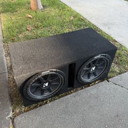 Double Kicker Subwoofers With Crunch Amplifier