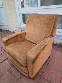 Vintage Textured Fabric Recliner / Comfortable Armchair - Gold/Brown