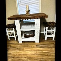 Rustic Cabin CUTE Table/ Bar With Stools 