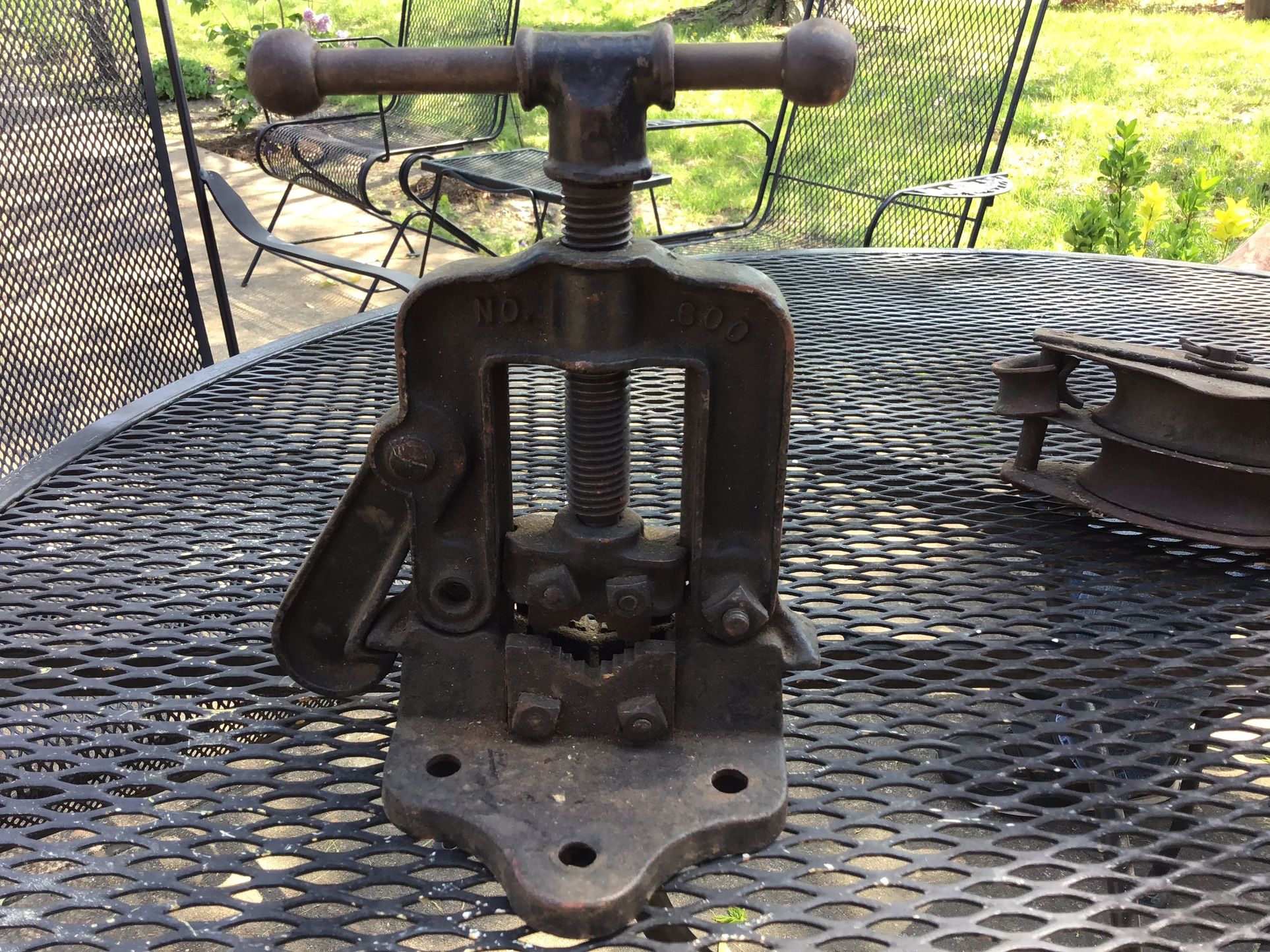 Vintage pipe vise Number 600 reed Manufacturing company, Erie, Pennsylvania. Good usable condition
