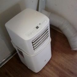 White Portable Air Conditioners Small Not Large Can Transport Easily And Good To Keep The Apartment Cool