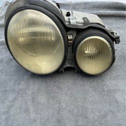 00-02 Mercedes E320 Headlights 