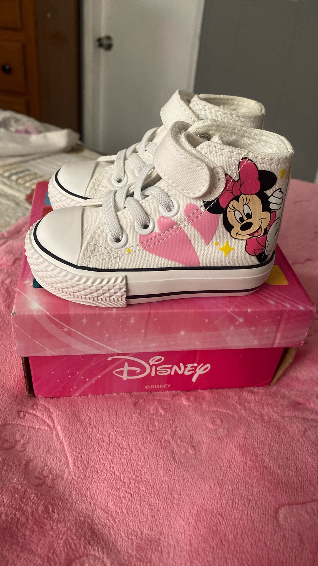 Minnie Mouse High Top Converse
