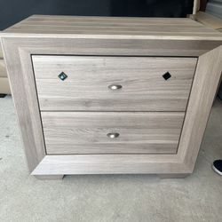 1 Nigthstand  / Cabinet