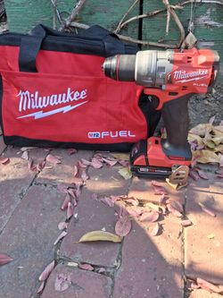 Milwaukee Hammer Drill/Driver/Battery $100