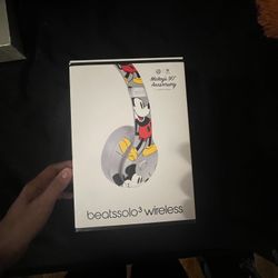 Beats Solo 3s Limited Edition Micky Mouse 