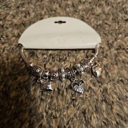 MOM CHARM BRACELET BRAND NEW