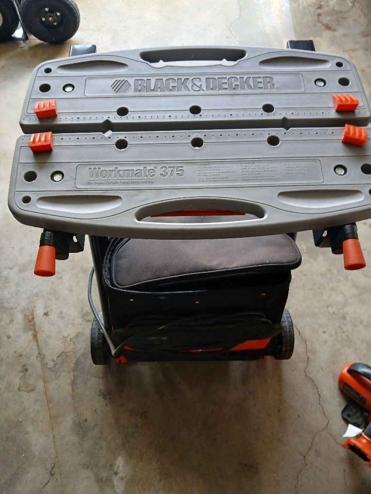 BLACK AND DECKER FOLDING PROBABLE WORKMATE