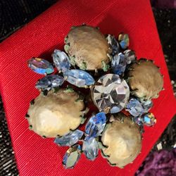 This is a Regency Breathtaking Brooche