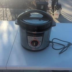 Pressure Cooker. See Pictures. Asking $12 Or Best Offer. Pick Up Only In Surprise.