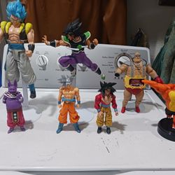Selling These action figures.  
- Thrifx Premium Vegeta.    7'
- Super Movie Ultimate Soldier.   12'
- Super Champa DFX.   7'
- Blue Broly Gogeta.    