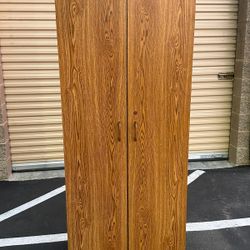 Armoire,storage cabinet with adjustable shelves/ armario, gabinete con repisas ajustables