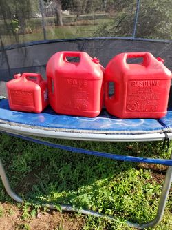 3 gas cans 30 cash 2 5gal. 1 2gal
