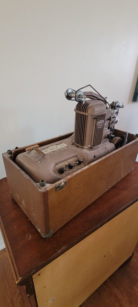Amprosound Projector