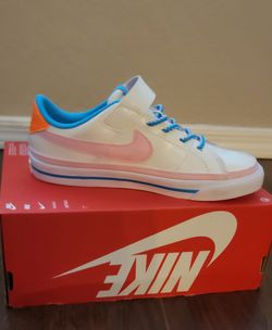 New nike shoes size 1y
