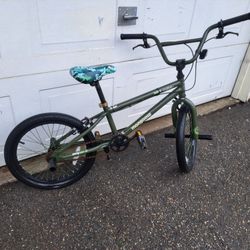18  INCHES BIKE.  MONGOOSE 
