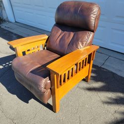 La-z Boy Eldorado Leather High Leg Recliner 3  Postions