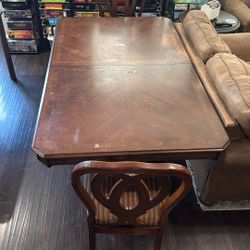 Dining Room Table & 6 Chairs