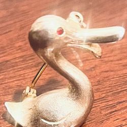 Vintage De Nicola Duck Brooch/pin.
