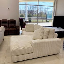 LINDYN IVORY 2 PIECE LAF SECTIONAL WITH CHAISE